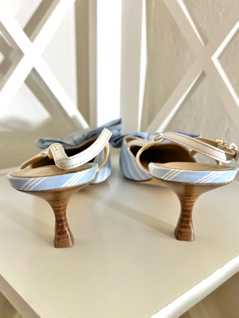 ANN TAYLOR Striped Light Blue Slingback Kitten Heel with Bow - Picture 4 of 4
